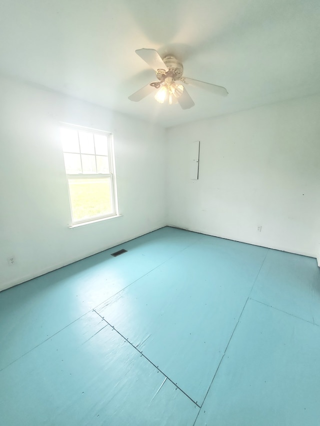 unfurnished room featuring ceiling fan