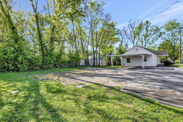 view of front of property with a carport and a front yard