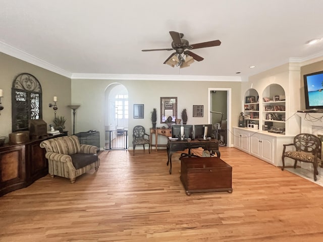 living room featuring light hardwood / wood-style flooring, ceiling fan, and crown molding