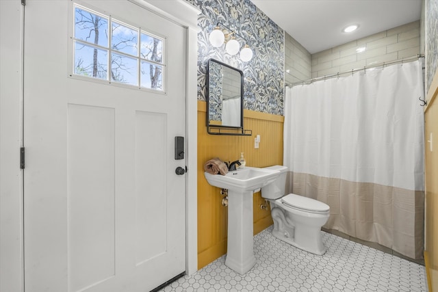 bathroom with curtained shower and toilet