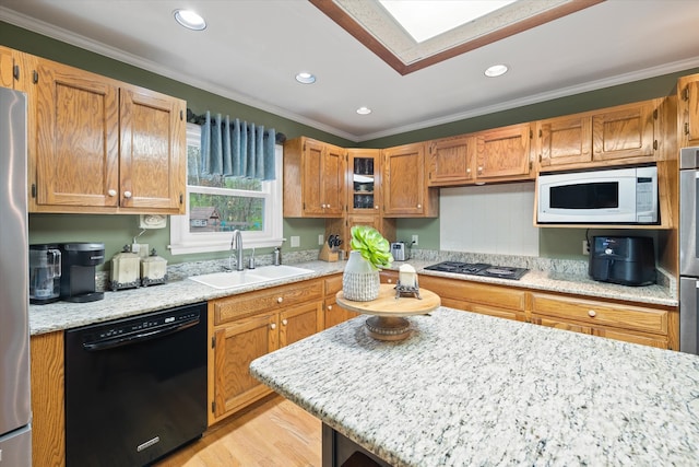 kitchen featuring light hardwood / wood-style flooring, white microwave, black dishwasher, sink, and ornamental molding