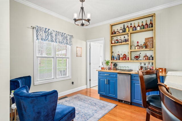 living area featuring ornamental molding, a notable chandelier, and light wood-type flooring