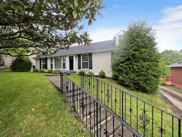 view of front facade with a front lawn