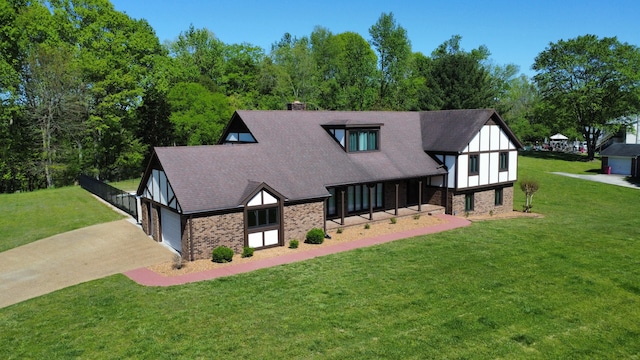 view of front of house featuring a front yard and a garage