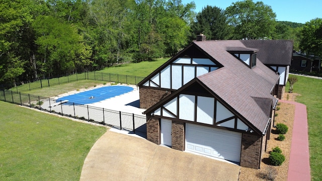 view of swimming pool with a lawn