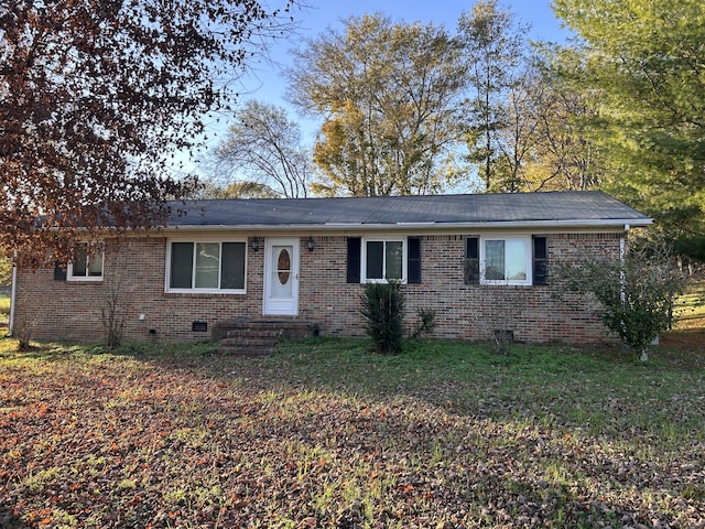 ranch-style home featuring crawl space, entry steps, a front lawn, and brick siding