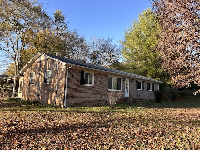 single story home featuring crawl space, brick siding, and a front lawn