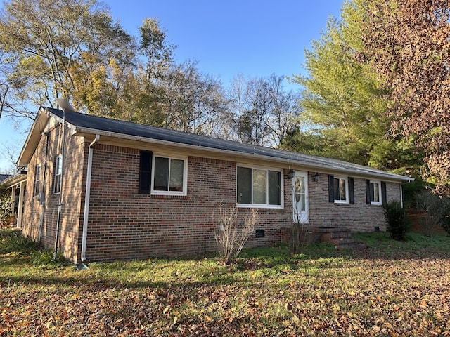 ranch-style house with crawl space, brick siding, and entry steps