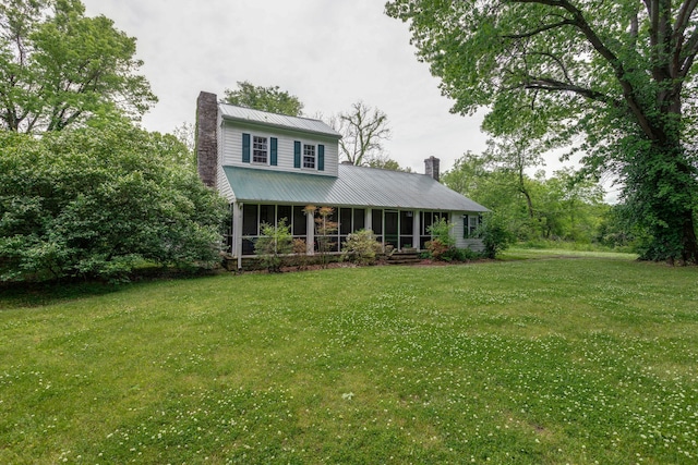 view of front facade featuring a front yard