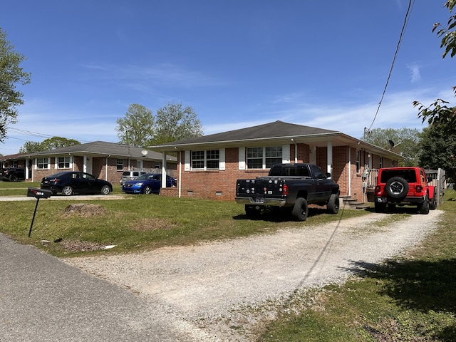 view of front of house featuring a front yard