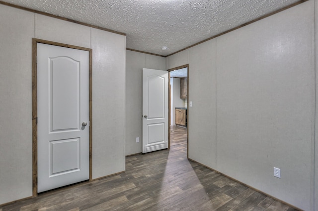 5077 Southpoint Ridge Rd, Hampshire, TN 38461 - unfurnished room featuring dark hardwood / wood-style flooring and a textured ceiling