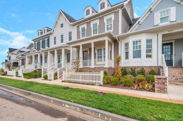 view of front of home featuring a porch