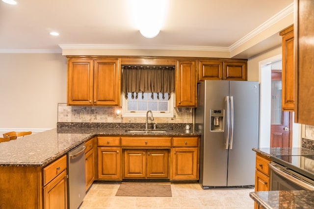 kitchen featuring crown molding, sink, stainless steel appliances, and tasteful backsplash