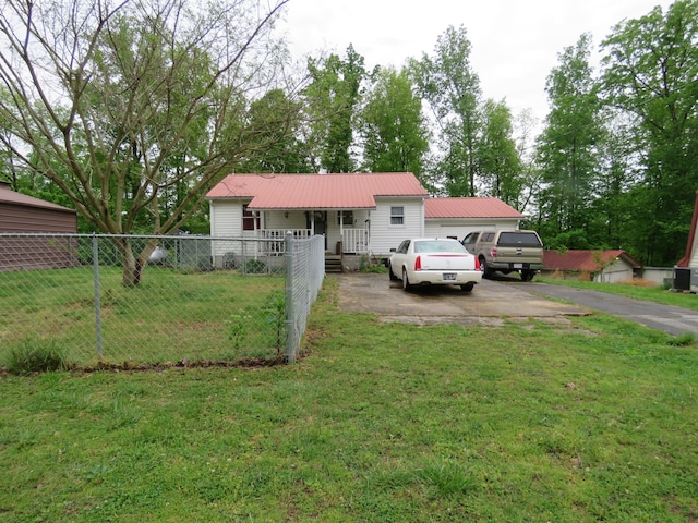 view of front of home with a front lawn