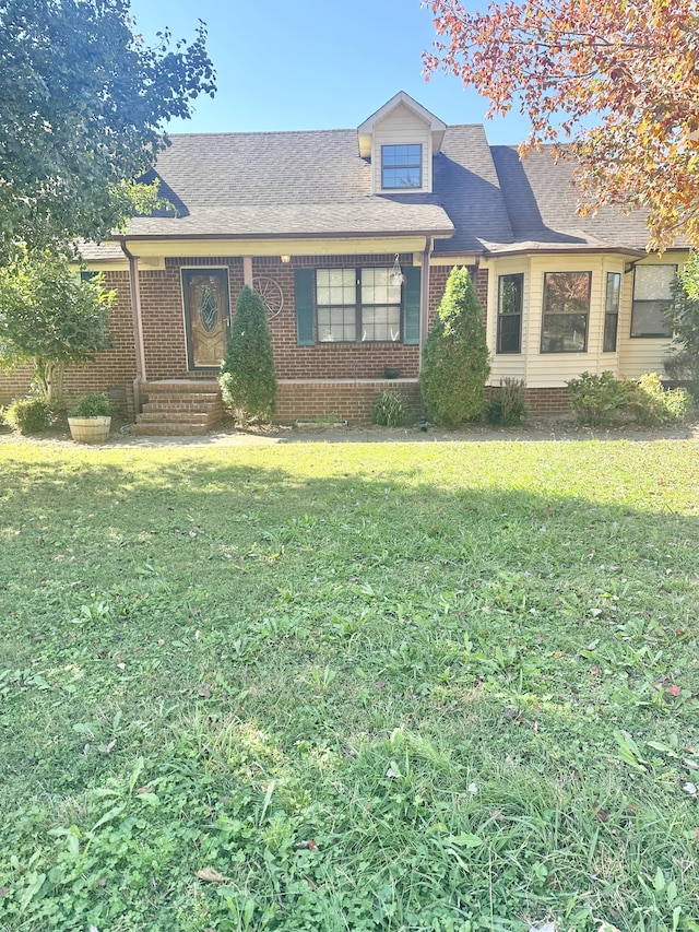 view of front of home featuring a front lawn