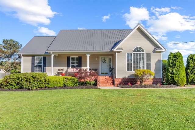 view of front of property featuring a front lawn and a porch