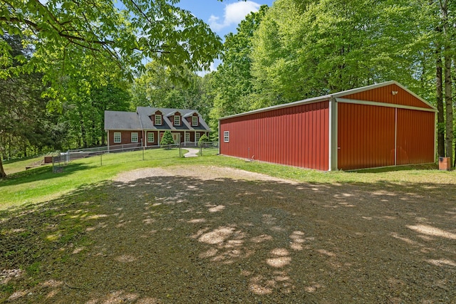 view of yard featuring an outdoor structure