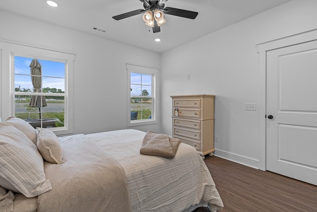 bedroom with ceiling fan, recessed lighting, dark wood-style flooring, visible vents, and baseboards