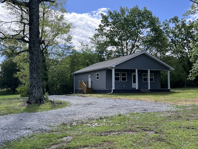 single story home featuring a front lawn