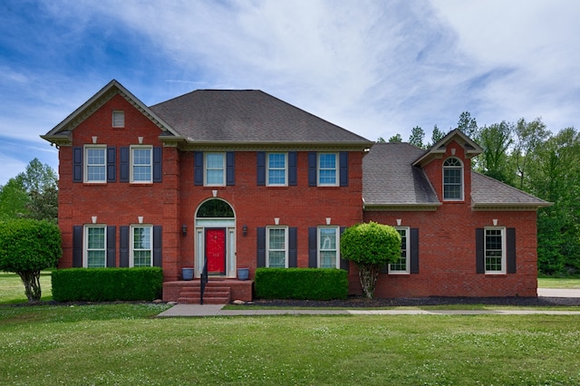 colonial home with a front yard