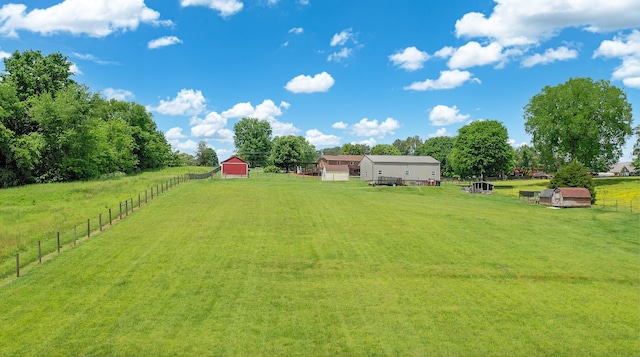 view of yard featuring a rural view