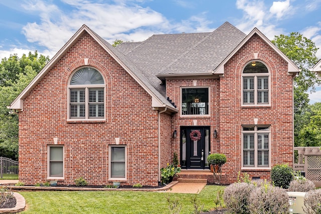 view of front of home featuring a front lawn