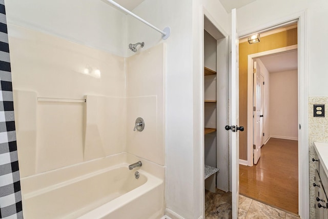 bathroom with shower / bath combo