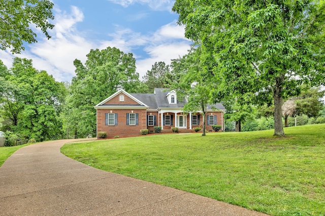 view of front of home featuring a front lawn