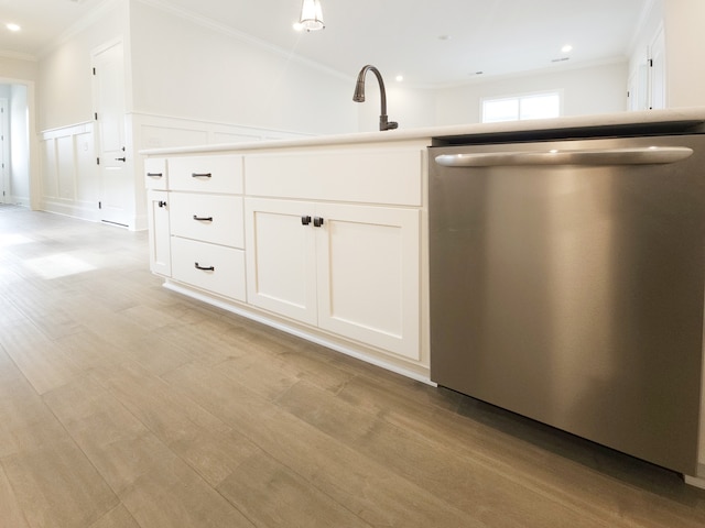 kitchen featuring light hardwood / wood-style floors, dishwasher, crown molding, white cabinets, and sink