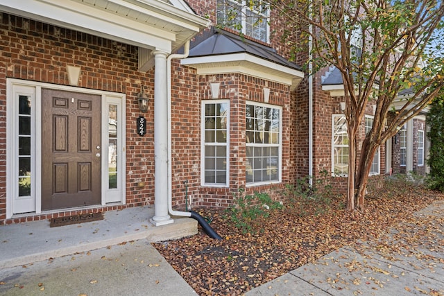 entrance to property with covered porch