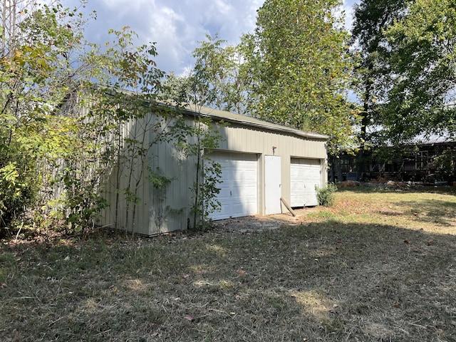 view of detached garage