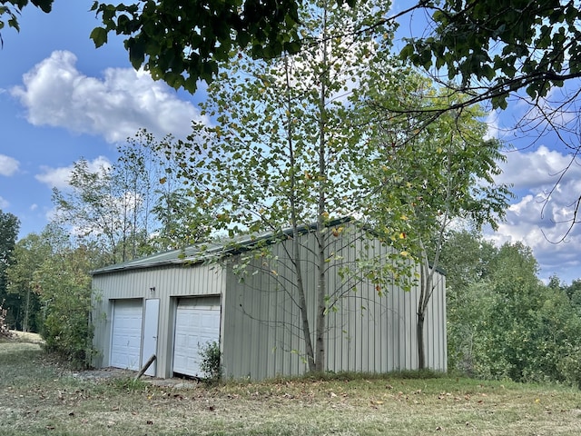 view of detached garage