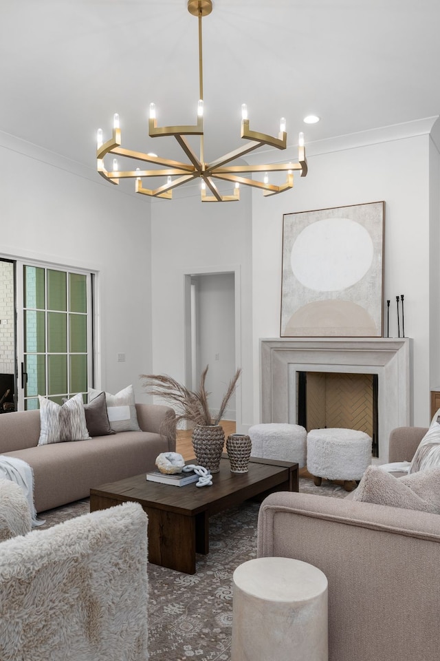 living room with crown molding and an inviting chandelier