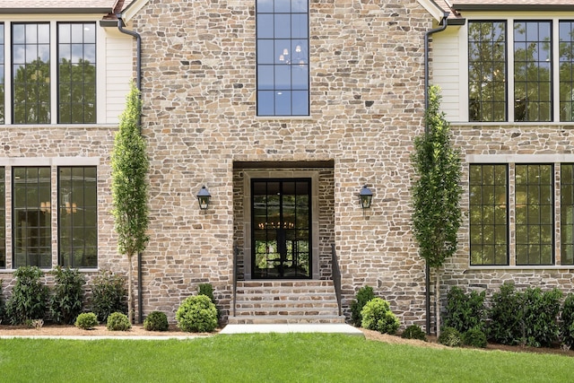 entrance to property with a yard