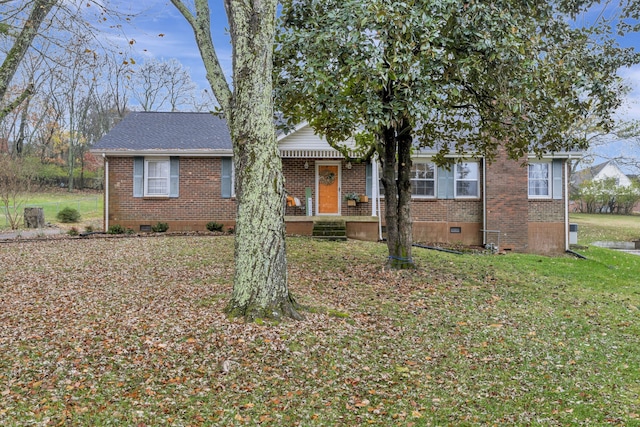 view of front facade featuring a front lawn