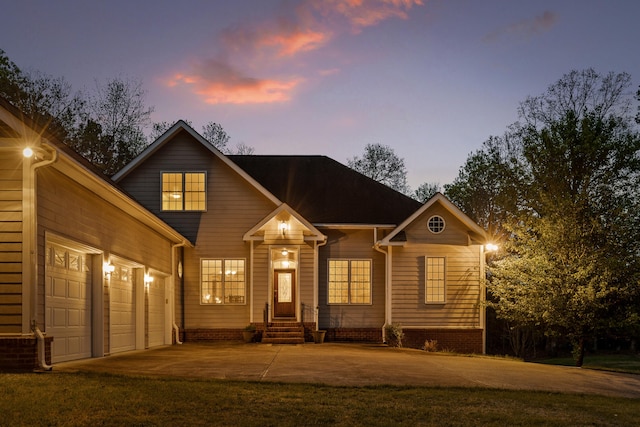 front facade featuring a lawn