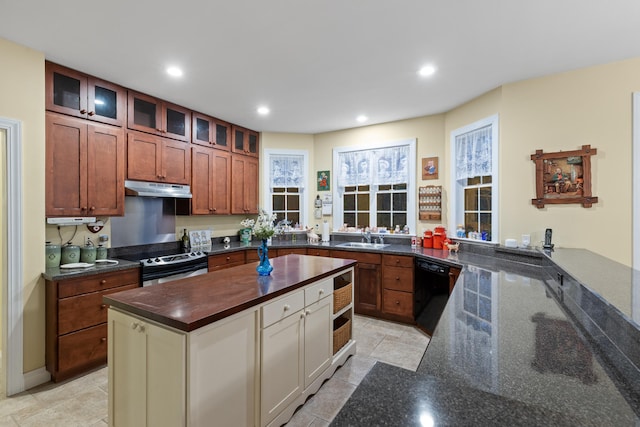 kitchen with dishwasher, sink, kitchen peninsula, stainless steel electric range, and dark stone counters