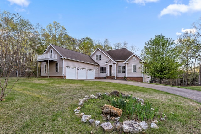 view of front of house featuring a front yard and a garage