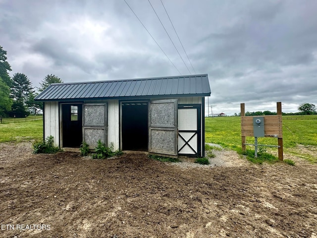 view of outbuilding