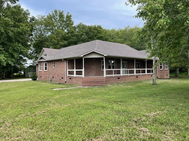 single story home featuring a front lawn and a porch