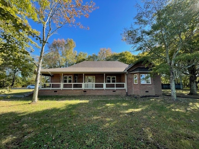 view of front of property with a front lawn