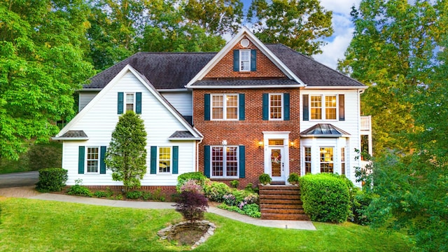 view of front of house with a front yard