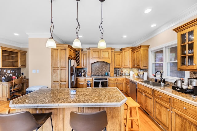 kitchen with appliances with stainless steel finishes, a center island, backsplash, and a kitchen bar