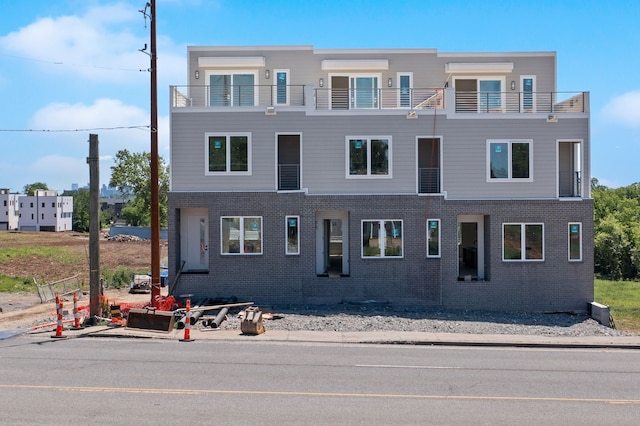 view of front of house with a balcony