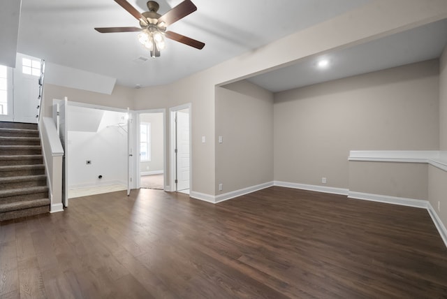 foyer entrance featuring dark wood-type flooring and ceiling fan