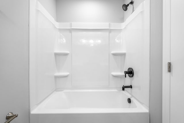 bathroom with bathtub / shower combination