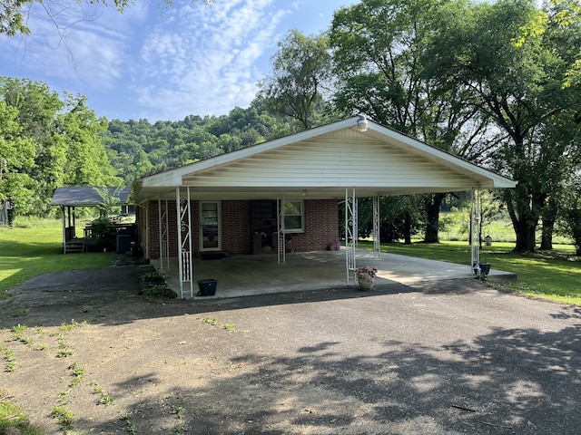 view of front of property with a front yard and a carport