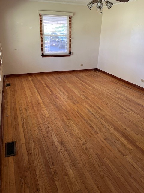 spare room featuring light wood-type flooring and ceiling fan