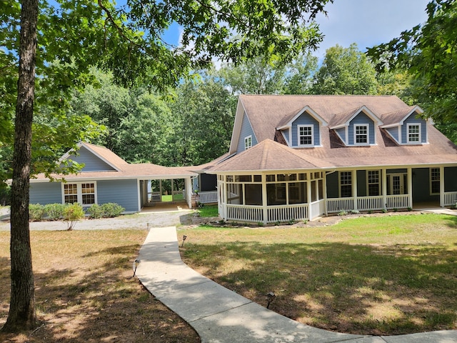 view of front of property featuring covered porch and a front lawn