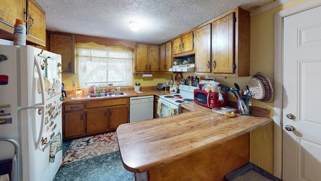 kitchen with sink, kitchen peninsula, extractor fan, a textured ceiling, and white appliances